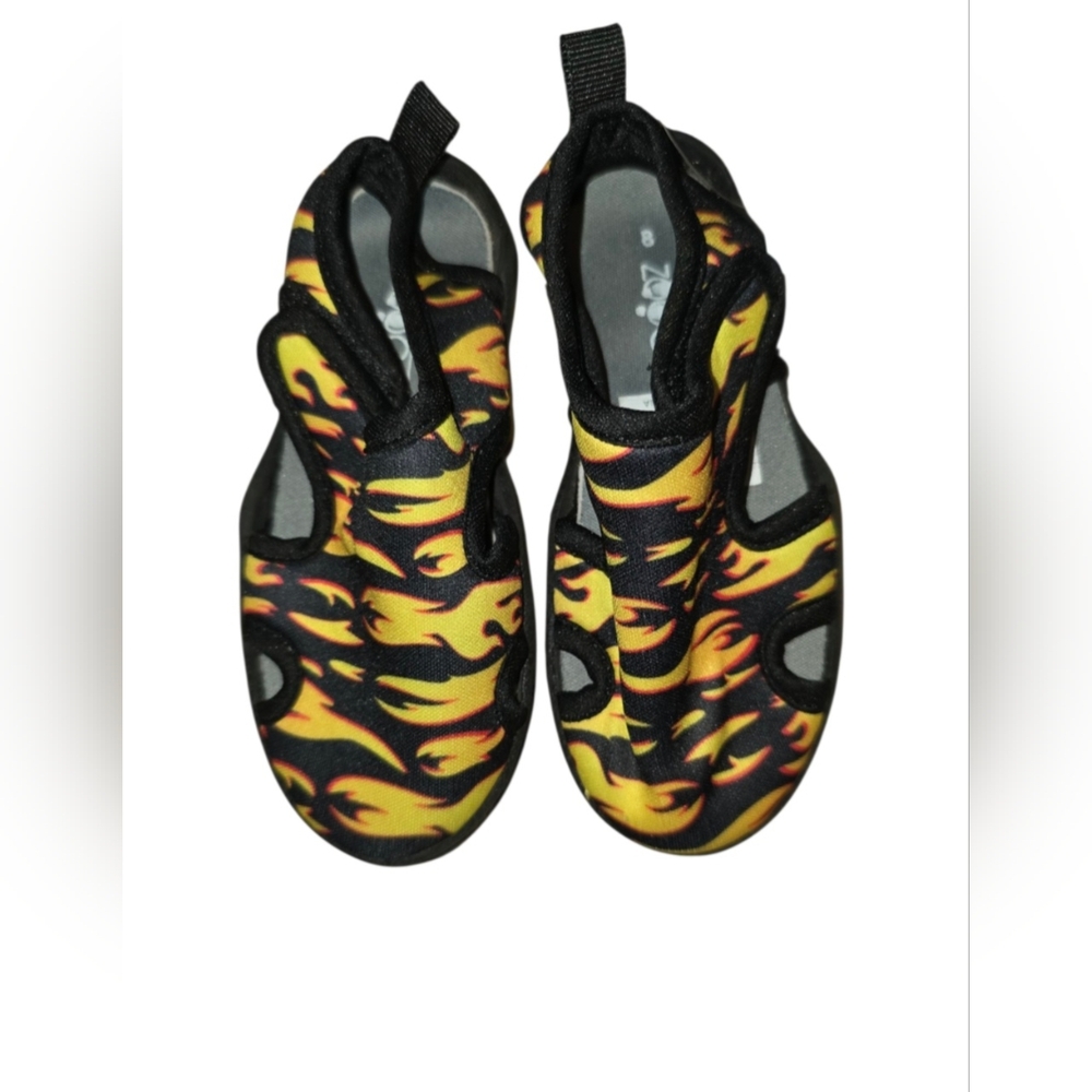 NWT Zoogs Water Shoes for Boy's. Flame Design Size 8